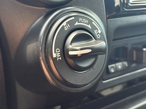 Used 2022 Nissan Titan PRO-4X w/ Pro-4x Convenience Package AWD/4WD image 27