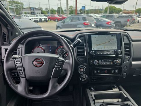 Used 2024 Nissan Titan PRO-4X w/ Pro-4x Convenience Package AWD/4WD image 15