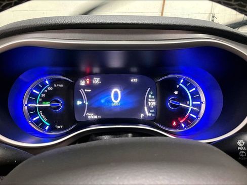 Used 2022 Chrysler Pacifica Touring-L image 12