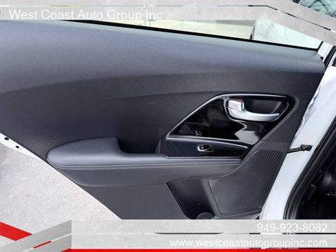 Used 2020 Kia Niro Touring FWD image 18