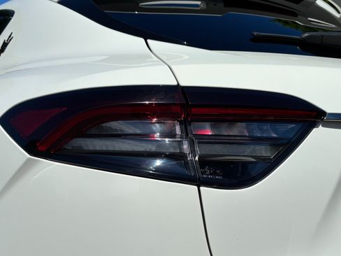 Used 2022 Maserati Levante Modena AWD/4WD image 9