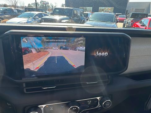 Used 2024 Jeep Gladiator Sport image 31