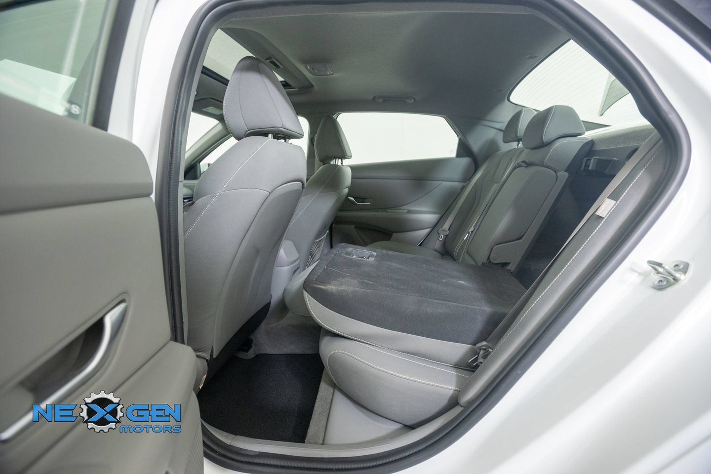 Used 2024 Hyundai Elantra SEL w/ Convenience Package FWD image 29