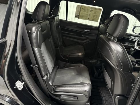 Used 2023 Jeep Grand Cherokee L Laredo RWD image 28