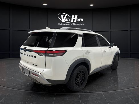 Used 2023 Nissan Pathfinder SL AWD/4WD image 7