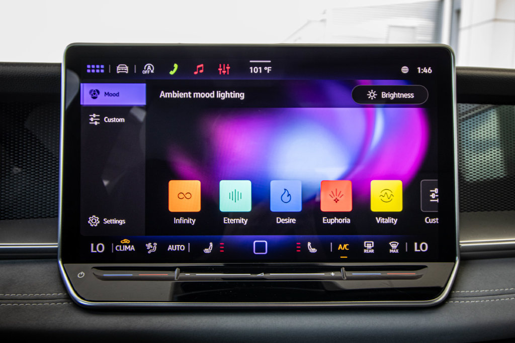New 2026 Volkswagen Tiguan SE R-Line FWD image 44