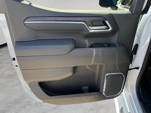 New 2026 GMC Sierra 1500 SLT image 16