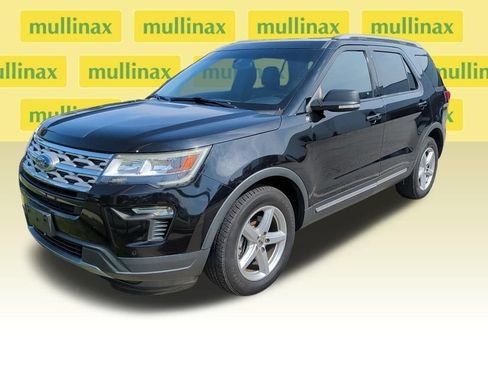 Used 2019 Ford Explorer XLT w/ Equipment Group 202A FWD image 2