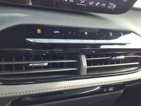 Used 2025 Buick Enclave Preferred image 14