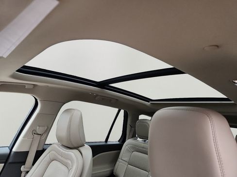 Used 2023 Lincoln Aviator Reserve w/ Equipment Group 201A image 15