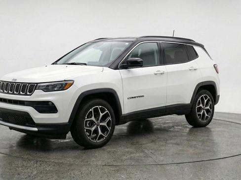 Used 2025 Jeep Compass Limited image 3
