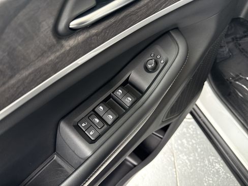 Used 2023 Jeep Grand Cherokee Limited AWD/4WD image 14