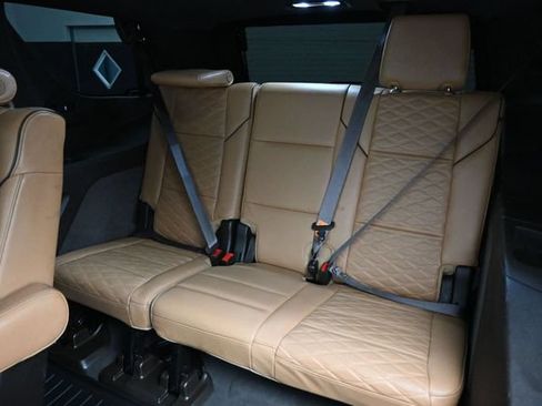 Used 2021 Cadillac Escalade Sport w/ LPO, Illumination Package AWD/4WD image 25