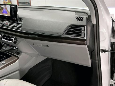 Used 2023 Audi Q5 2.0T Premium w/ Convenience Package image 18