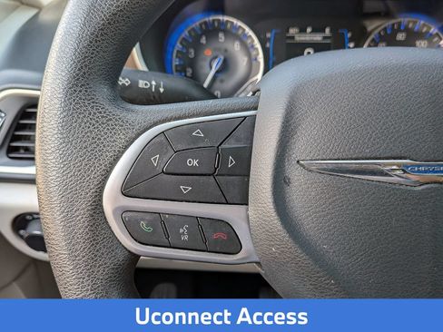 Used 2017 Chrysler Pacifica Touring w/ Tire & Wheel Group FWD image 22