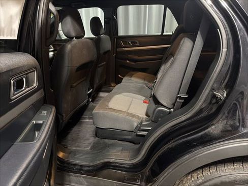 Used 2018 Ford Explorer XLT image 12