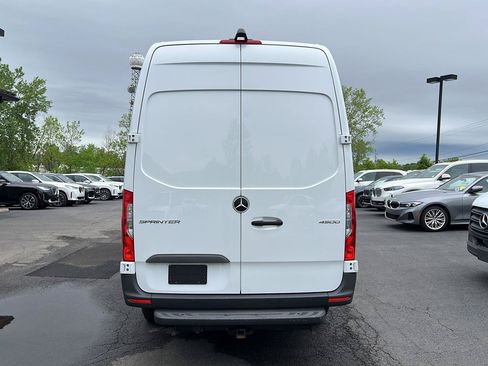 Used 2024 Mercedes-Benz Sprinter 4500 image 7