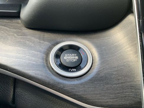 Used 2023 Jeep Grand Cherokee L Limited AWD/4WD image 35