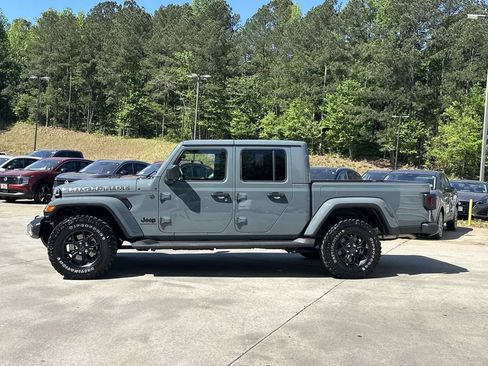 Used 2025 Jeep Gladiator Sport AWD/4WD image 4