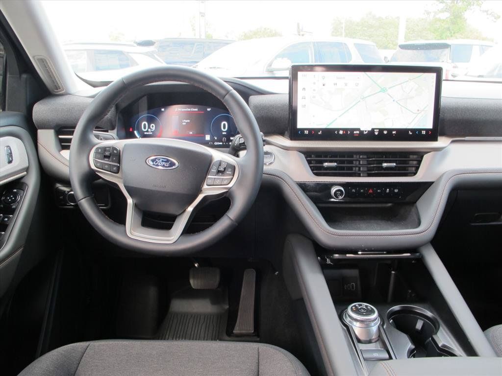 Used 2025 Ford Explorer Active RWD image 15