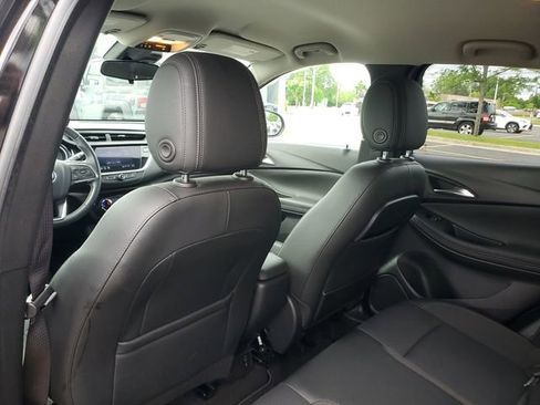 Used 2023 Buick Encore GX Preferred w/ Cold Weather Comfort Package FWD image 9