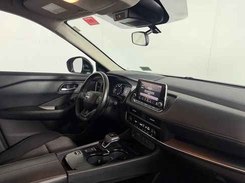 Used 2025 Nissan Rogue SV FWD image 28