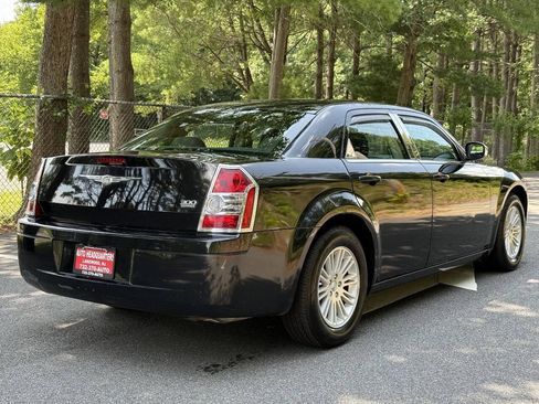 Used 2009 Chrysler 300 LX RWD image 5
