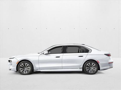 Used 2026 BMW i7 xDrive60 AWD/4WD image 3