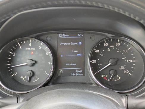 Used 2017 Nissan Rogue SV w/ SV Premium Package image 27