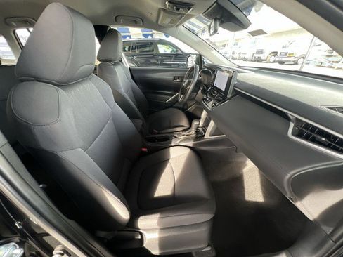 Used 2025 Toyota Corolla Cross LE image 27
