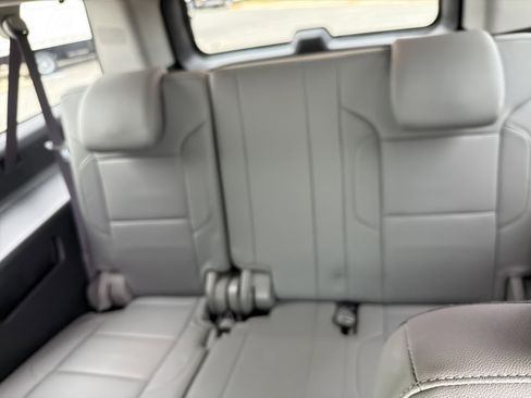 Used 2017 Chevrolet Suburban LT image 33