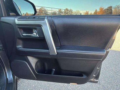 Used 2018 Toyota 4Runner SR5 Premium image 16