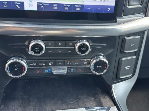 Used 2022 Ford F150 Lariat w/ Max Trailer Tow Package image 28