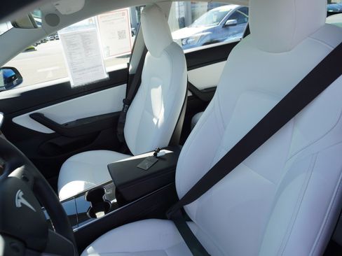 Used 2018 Tesla Model 3 Long Range image 21