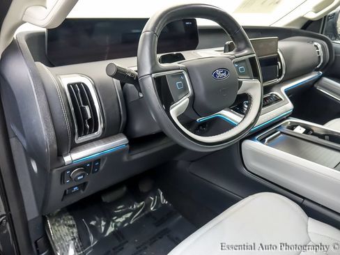 Used 2025 Ford Expedition Platinum w/ Platinum Ultimate Package AWD/4WD image 10