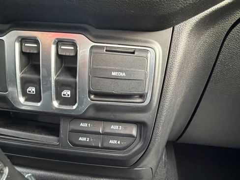 Used 2025 Jeep Wrangler Sport AWD/4WD image 25