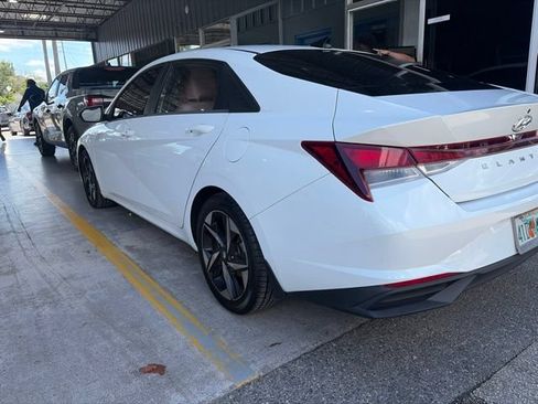 Used 2023 Hyundai Elantra SEL w/ Convenience Package FWD image 6