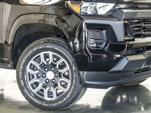 Used 2023 Chevrolet Colorado LT w/ LT Convenience Package II RWD image 4