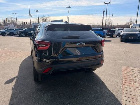 Used 2025 Chevrolet Trax RS w/ Sunroof Package image 6