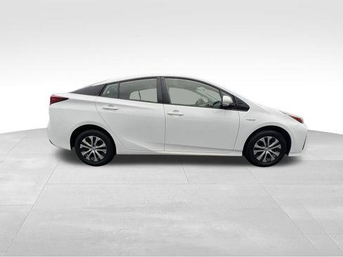 Used 2020 Toyota Prius LE image 4