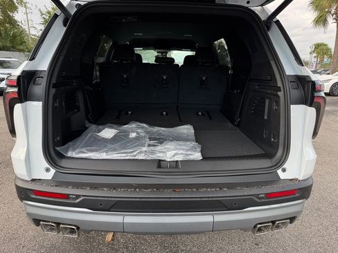 New 2026 Chevrolet Traverse LT image 12