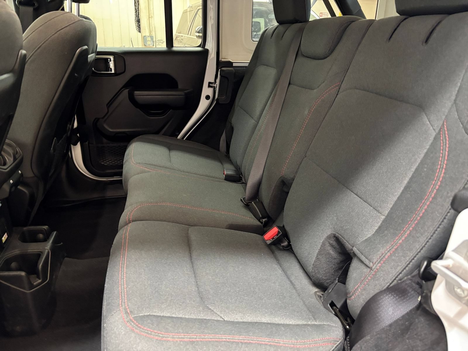 Used 2025 Jeep Wrangler Unlimited Rubicon AWD/4WD image 24