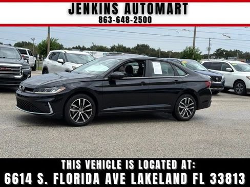 Used 2025 Volkswagen Jetta SE FWD image 1