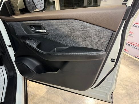 Used 2023 Nissan Rogue SV image 48