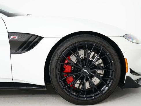 Used 2023 Aston Martin V8 Vantage Coupe RWD image 16