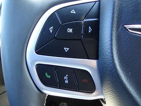 Certified 2025 Chrysler Pacifica Select FWD image 23