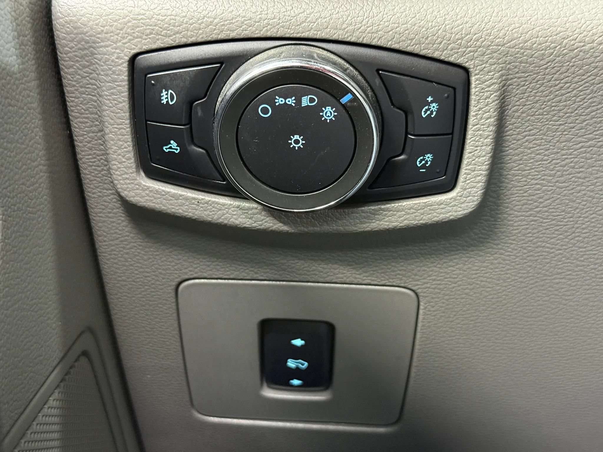 Used 2017 Ford F150 XLT w/ Equipment Group 302A Luxury AWD/4WD image 27