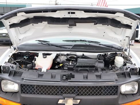 Used 2016 Chevrolet Express 3500 Extended Van 3D image 18
