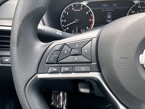 Used 2024 Nissan Altima 2.5 SV FWD image 24