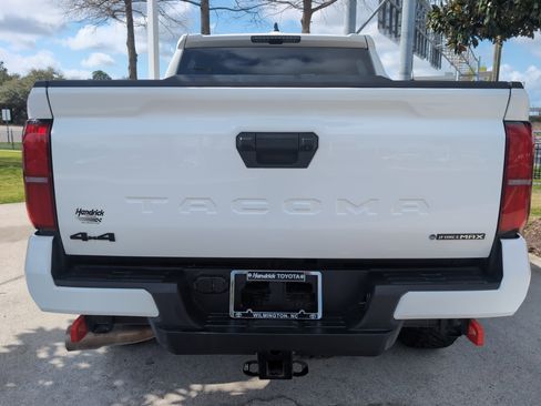 Certified 2025 Toyota Tacoma TRD Off-Road image 9